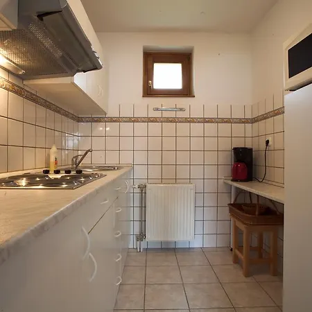 Apartmanhaz A Hazaterohoz Διαμέρισμα
